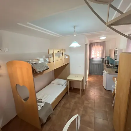 Leon Lux 3* Perivolos (Santorini)