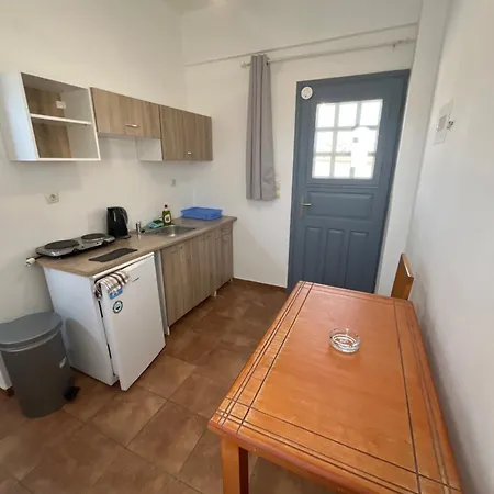 Leon Lux 3* Perivolos (Santorini)