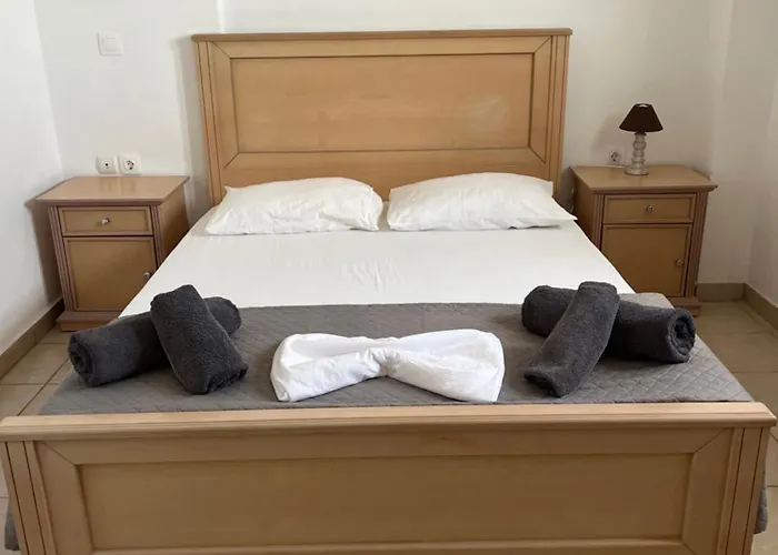 Leon Lux Периволос