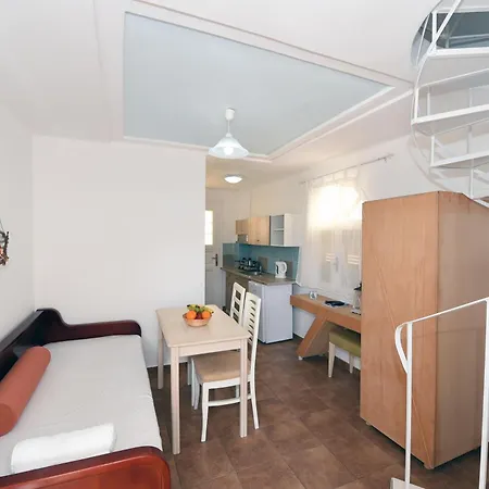 Leon Lux Aparthotel 3*