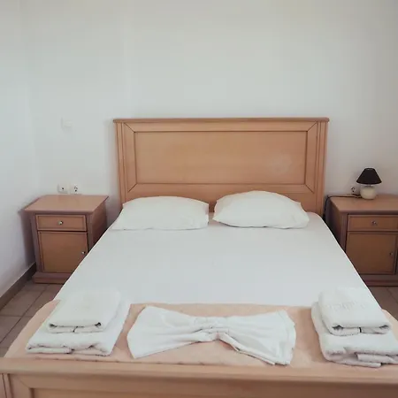Leon Lux Apartmanhotel Perivólosz