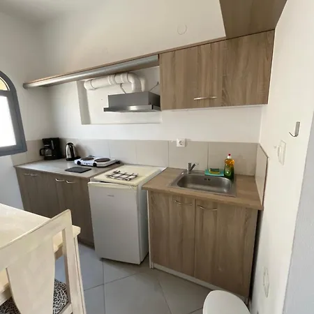 Leon Lux 3* Perivolos (Santorini)