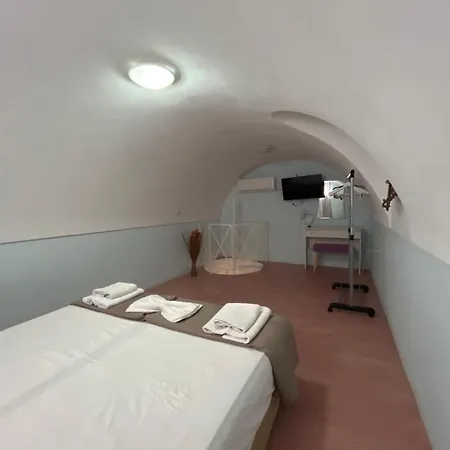 Aparthotel Leon Lux Perivolos (Santorini)