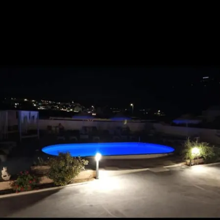 Aparthotel Leon Lux 3*