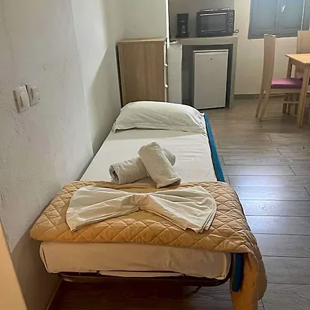 Leon Lux Aparthotel