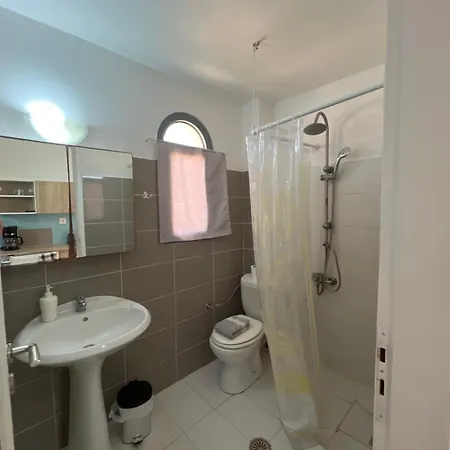 Leon Lux Aparthotel 3*