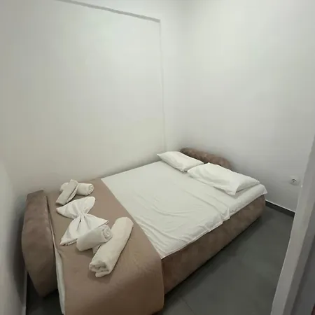 Leon Lux Aparthotel Perivolos (Santorini)