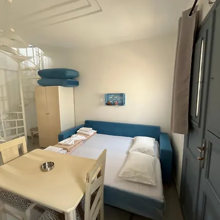 Leon Lux 3* Perivolos (Santorini)