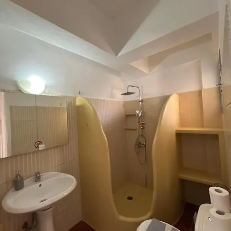 Leon Lux 3* Perivolos (Santorini)