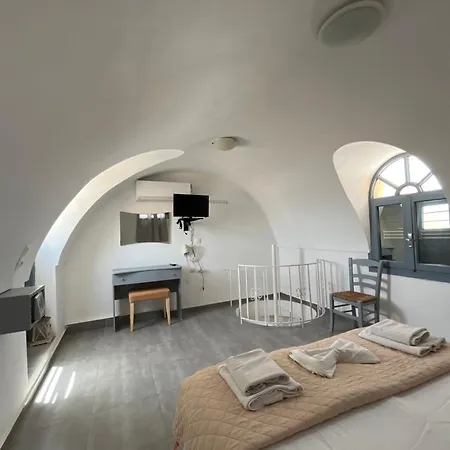 Leon Lux 3* Perivolos (Santorini)