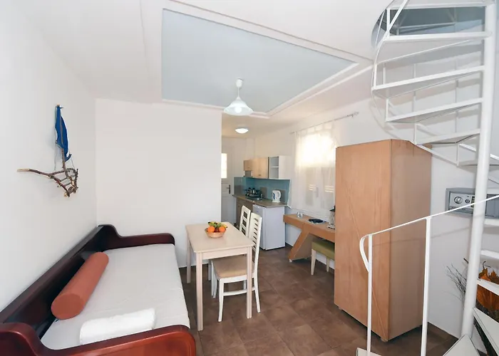 Leon Lux Aparthotel 3*