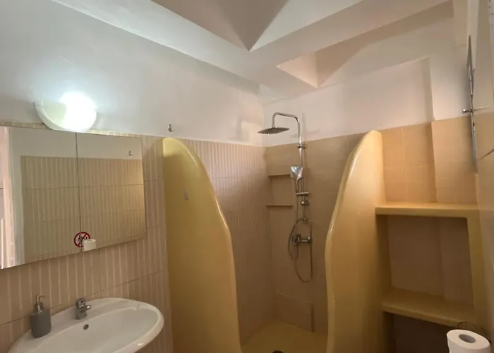 Leon Lux 3* Perivolos (Santorini)