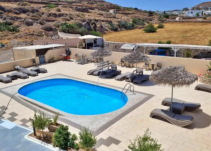 Leon Lux Perivolos (Santorini)