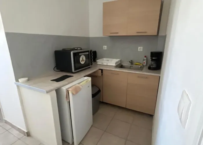 Leon Lux 3* Perivolos (Santorini)