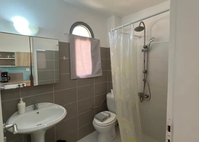 Leon Lux Aparthotel 3*