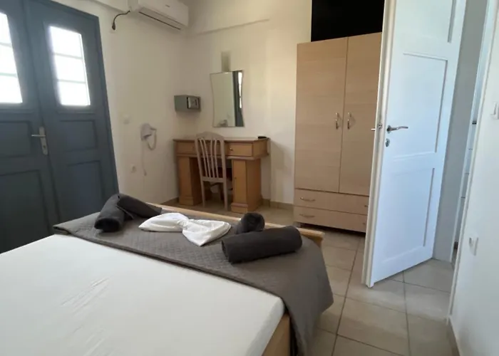 Leon Lux Aparthotel Perivolos (Santorini)